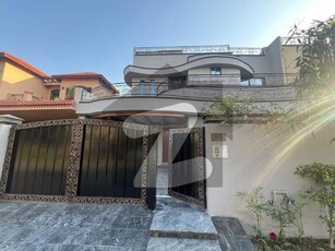 10 Marla Slightly Used House For Sale In DHA Phase-8 Air Avenue DHA Phase 8 Ex Air Avenue