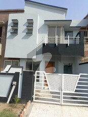 Centrally Located On Excellent Location House In Ferozepur Road Is Available For sale Ferozepur Road