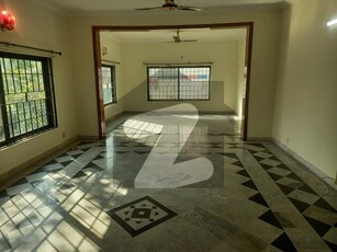 Renovated 5 Bedroom Independent Anexy In F-11 For Rent F-11/2