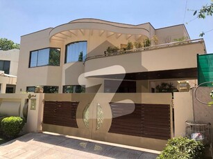 (URGENT SALE) 1 Kanal Well-Furnished and Maintained House. DHA Phase 1