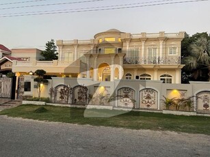 wapda town Lahore Pakistan 42 Marla house for sale 7 beds Wapda Town