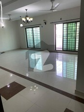 10 MARLA 3 BEDROOMS UNDERGROUND PARKING FLAT FOR RENT Askari 11 Sector B Apartments