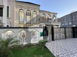 10 Marla Luxury House is Available for Sale in bahria town Lahore Bahria Town Rafi Block