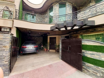 10 Marla Slightly Used House For Rent in Wapda Town F2-Block Lahore