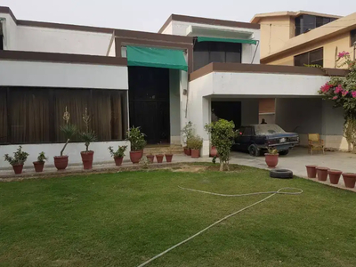 2 Kanal Used Banglow 5 Beds Attached Bath Lash Green Lawn Phase 2 DHA Lahore