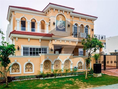 01 KANAL TOP LOCATION MODERN DESIGN VILLA AVAILABLE FOR SALE NEAR TO PARK DHA Phase 6