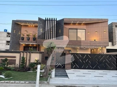 1 kanal modern luxury Hous for sale at Ideal location for in Bahria Town Lahore. Bahria Town
