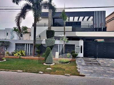 1 Kanal Slightly Used Modern Bungalow For Sale In Phase 4 DHA DHA Phase 4