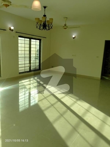 10 MARLA FLAT 3 BEDROOMS AND ONE OF THE BEST LIVING AREA AVAILABLE FOR SALE Askari 11 Sector B Apartments