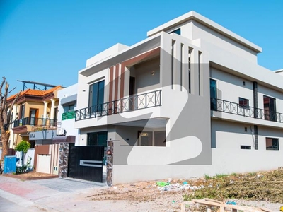 10 Marla Beautiful House Bahria Town Phase 3