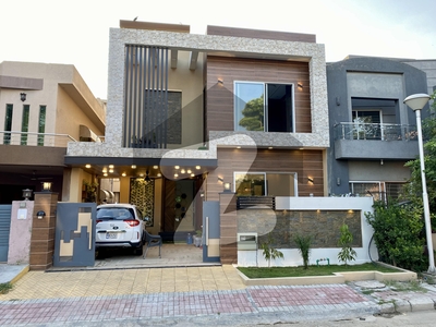10 Marla Beautiful House Supreme Location For Sale Bahria Town Phase 4