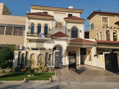 10 Marla Brand (Owner Build House) For Sale Very Prime Location in Central Park Lahore. Central Park Housing Scheme
