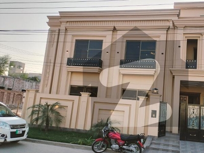 10 Marla Corner Double Storey Home Highly-Desirable House Available In Model Town Phase 1 Model Town