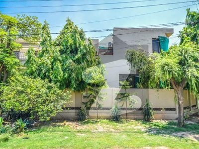 10 Marla Corner Well Maintained Bungalow For Sale In Phase 4 Dha Lahore DHA Phase 4