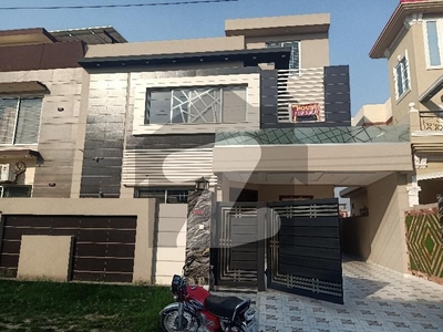 10 Marla Double Storey House For Sale In Central Park At Very Good Location Central Park Housing Scheme