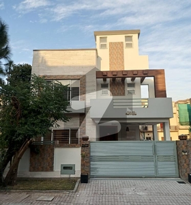 10 Marla Elegant House For Sale. Bahria Town Phase 3