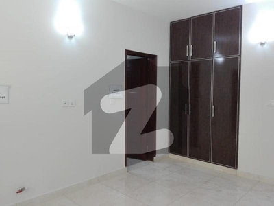 10 Marla Flat In Only Rs. 36500000 Askari 10 Sector F