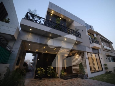 10 Marla Home - Beautifully Designed With Modern Amenities In Prime Location DHA Phase 6