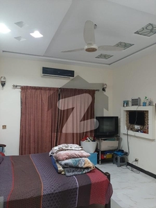 10 Marla Slightly Used House For Sale Very Prime Location in Central Park. Central Park Housing Scheme