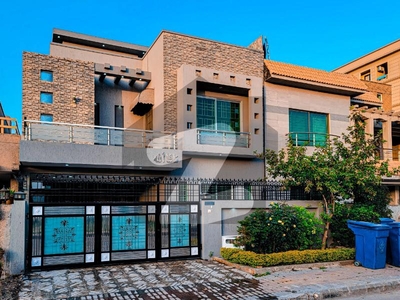 10 Marla ues house for sale Bahria town phase 4 available Bahria Town Phase 5