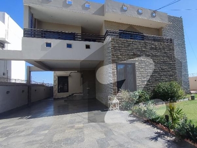 1000 Yards Slightly Used Bungalow With Basement And Pool DHA Phase 8