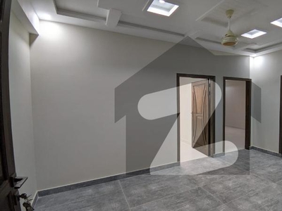 2 BED APARTMENT AVAILABLE FOR RENT 3RD FLOOR 11 SQUARE F-17 T&T MAIN DOUBLE ROAD MAIN MARKAZ F-17 F-17