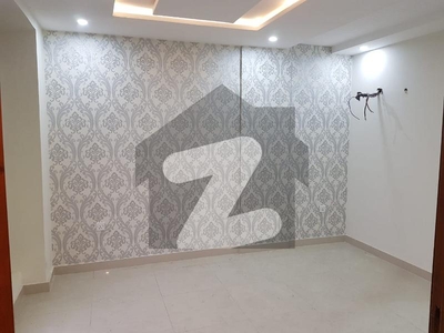 2 BED FLAT FOIR SALE IN NISHER BLOCK BAHRIA TOWN LAHORE Bahria Town Nishtar Block