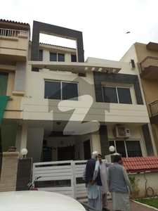 2 Bedrooms Upper Portion For Rent in E-11/2 E-11/2