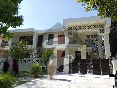 2 Kanal Beautiful House For Rent with 6 Bedrooms F-11