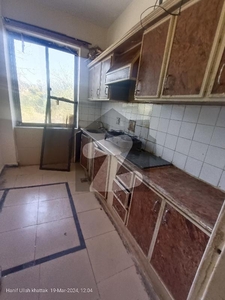 3 Beds 1 Common Bathroom Flat Available For Rent In G-10 G-10