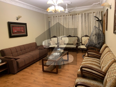 4 Bed D/D 2250 Sq Ft Spacious Luxury Leased Flat For Sale Gulistan-e-Jauhar Block 18