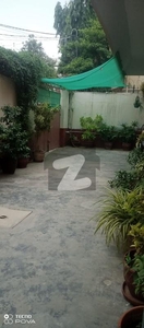 400 Sq Yard Luxury Bungalow Is Available For Sale Gulshan-e-Iqbal Block 4A
