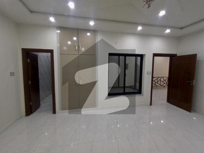 5 Marla Beautiful Brand New Villa Available For Sale - Executive Block Faisalabad Eden Executive
