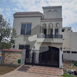 5 MARLA FACING PARK HOUSE FOR SALE IN VERY REASONABLE PRICE Low Cost Block C