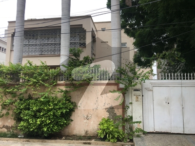 600 Yds Maintained House For Sale PECHS Block 2