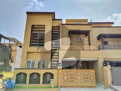 7 Marla Extra Ordinary Luxurious House Bahria Town Phase 8 Safari Valley