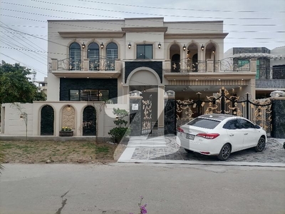 Aesthetic Corner House Of 20 Marla For sale Is Available Wapda Town Phase 1 Block B