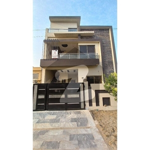 AL MAJID OFFERS 5 MARLA SLIGHTLY USED HOUSE AVAILABLE FOR SALE IN PARK VIEW CITY LAHORE Park View City Platinum Block