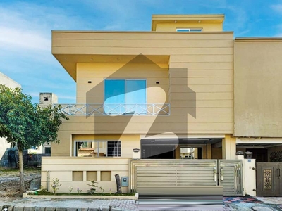 AMAZING 7 MARLA HOUSE FOR SALE Bahria Town Phase 8