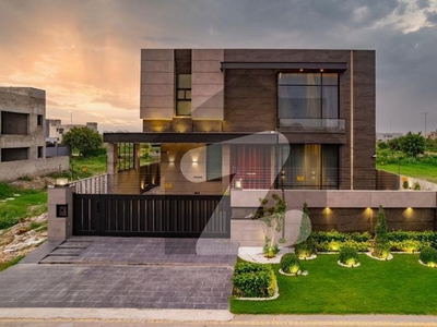 Architectural Masterpiece: 5-Bedroom Ultra-Modern Home By Mazhar Munir DHA Phase 7