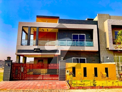 Beautiful Design Villa At Peaceful Location For Sale Bahria Town Phase 8