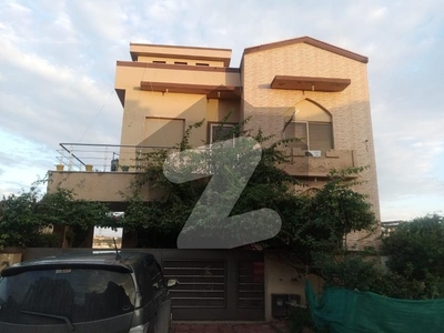 Beautiful House available Bahria Town Phase 8 Eden Lake View Block