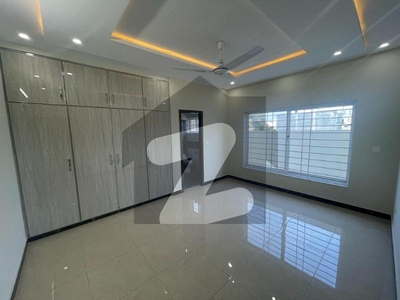 Brand New 10 Marla Portion For Rent Top City 1
