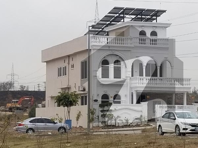 BRAND NEW UPPER 10 Marla PORTION FOR RENT DHA Phase 5 Sector F
