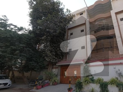 Ideal Prime Location 1550 Square Feet Flat Has Landed On Market In PECHS Block 3, Karachi PECHS Block 3