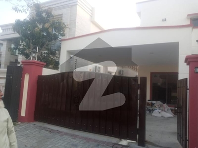 Ideally Located 500 Sq.Yards House available for SALE (Gulberg-3) PAF Falcon Complex