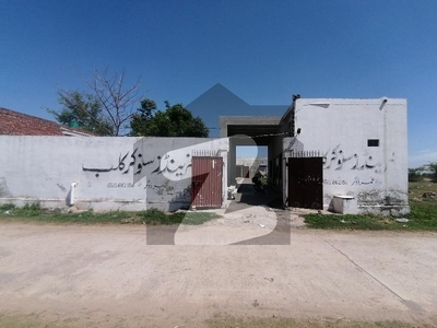 Ideally Located Prime Location Farm House For sale In Eminabad Road Available Gujranwala