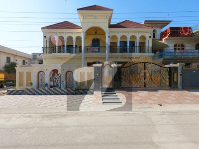 In Marghzar Officers Colony House For sale Sized 1 Kanal Marghzar Officers Colony