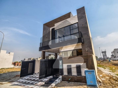 Near Park 5 Marla With Beautiful Lavish House For Sale In dha 9town DHA 9 Town