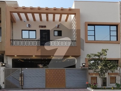 On Excellent Location 7 Marla House available for sale in Bahria Town Phase 8 - Umer Block if you hurry Bahria Town Phase 8 Umer Block